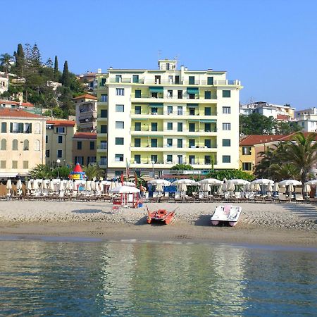 Hotel Ideal Arma di Taggia Esterno foto