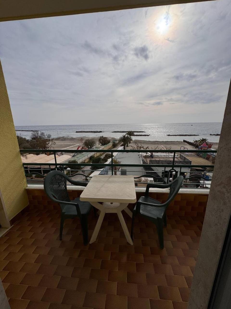 Hotel Ideal Arma di Taggia Esterno foto