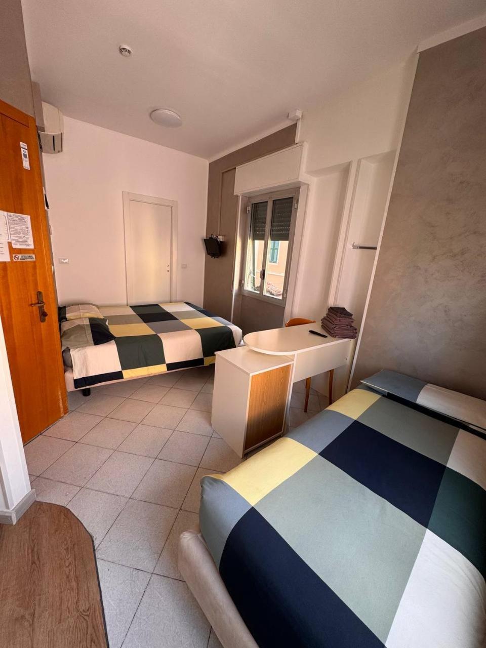 Hotel Ideal Arma di Taggia Esterno foto
