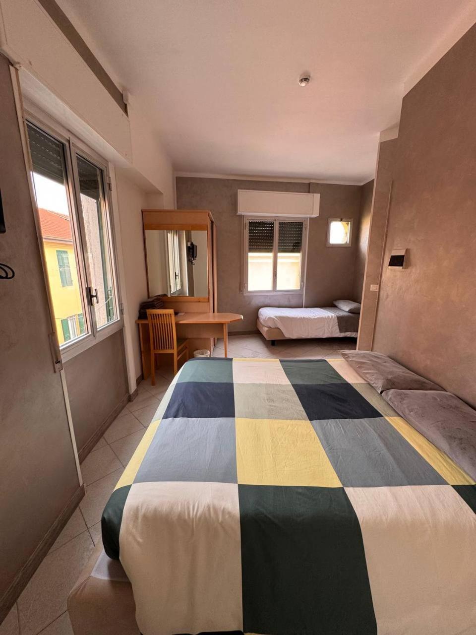 Hotel Ideal Arma di Taggia Esterno foto