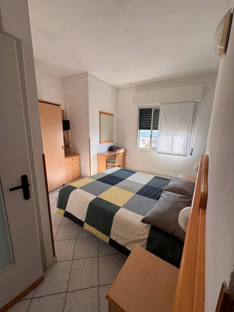 Hotel Ideal Arma di Taggia Esterno foto