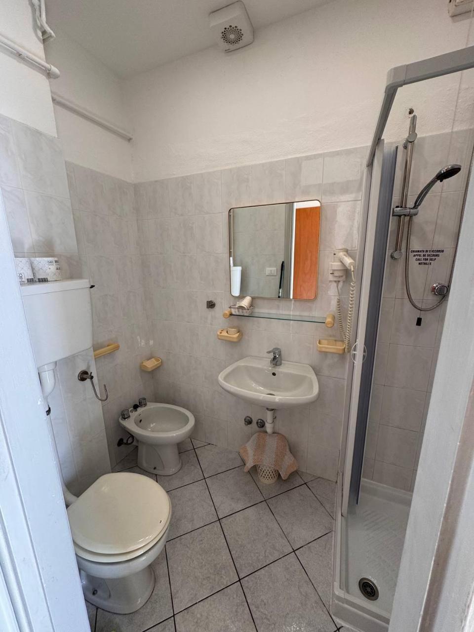 Hotel Ideal Arma di Taggia Esterno foto