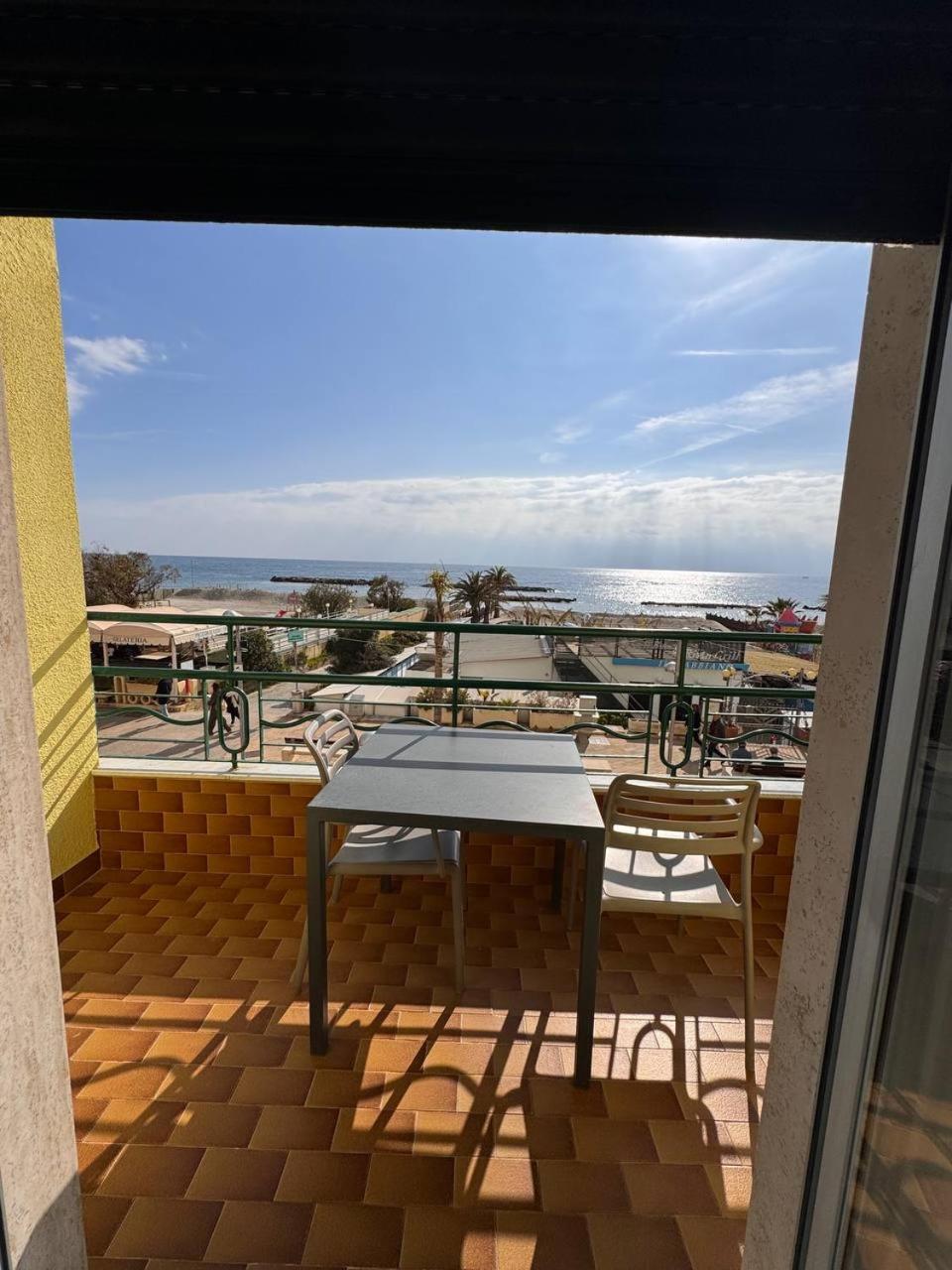 Hotel Ideal Arma di Taggia Esterno foto