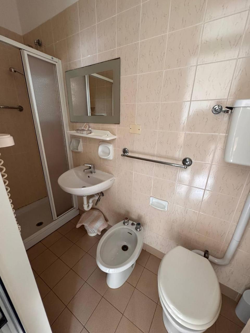 Hotel Ideal Arma di Taggia Esterno foto